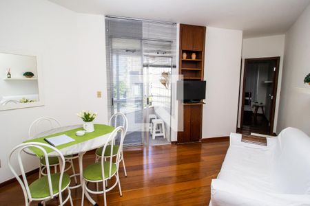 Sala de apartamento para alugar com 1 quarto, 40m² em Savassi, Belo Horizonte