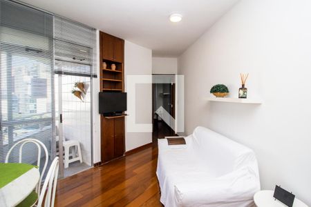 Sala de apartamento para alugar com 1 quarto, 40m² em Savassi, Belo Horizonte