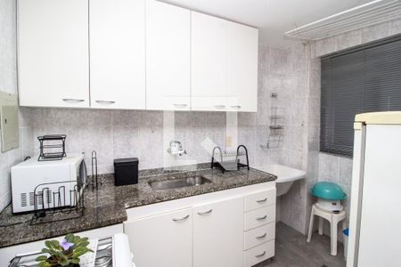Cozinha de apartamento para alugar com 1 quarto, 40m² em Savassi, Belo Horizonte