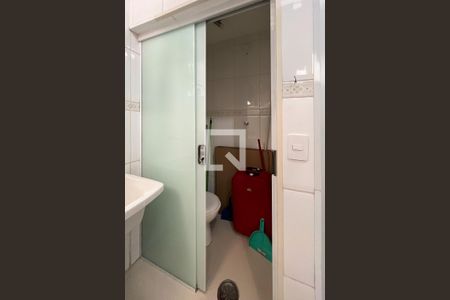 Apartamento à venda com 64m², 2 quartos e 1 vaga Apartamento à venda com 64m², 2 quartos e 1 vagaBanheiro de serviço