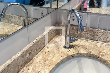 Apartamento à venda com 64m², 2 quartos e 1 vaga Apartamento à venda com 64m², 2 quartos e 1 vagaBanheiro