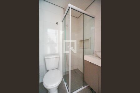 Banheiro social de kitnet/studio para alugar com 1 quarto, 24m² em Vila Santo Estevão, São Paulo