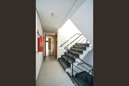 Studio para alugar com 24m², 1 quarto e sem vaga Studio para alugar com 24m², 1 quarto e sem vagaHall da escada