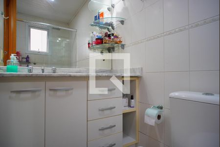 Banheiro suíte  de apartamento à venda com 2 quartos, 63m² em Passo D’areia, Porto Alegre