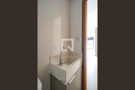 Banheiro social de kitnet/studio para alugar com 1 quarto, 24m² em Vila Santo Estevão, São Paulo