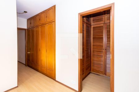 Apartamento para alugar com 296m², 3 quartos e 3 vagas Apartamento para alugar com 296m², 3 quartos e 3 vagasCloset da Suíte