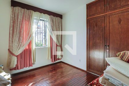 Casa à venda com 493m², 6 quartos e 3 vagasQuarto 2