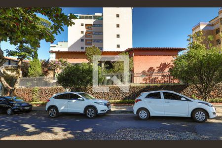Casa à venda com 493m², 6 quartos e 3 vagasFachada