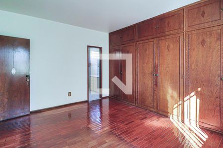 Casa à venda com 493m², 6 quartos e 3 vagasQuarto 3 Suíte