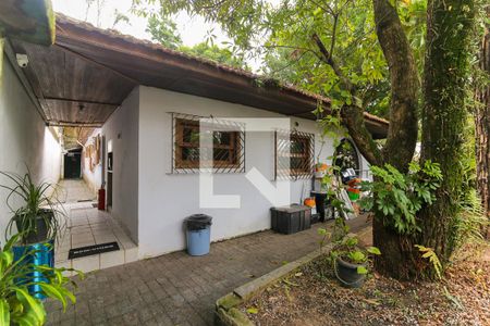 Casa à venda com 1050m², 4 quartos e 2 vagas Casa à venda com 1050m², 4 quartos e 2 vagasQuintal