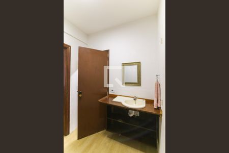 Casa à venda com 1050m², 4 quartos e 2 vagas Casa à venda com 1050m², 4 quartos e 2 vagasBanheiro da Suíte 1