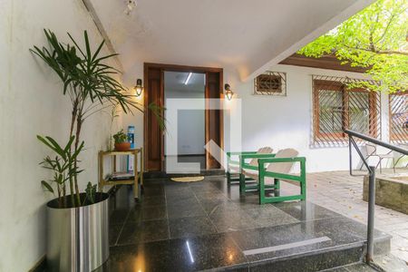 Casa à venda com 1050m², 4 quartos e 2 vagas Casa à venda com 1050m², 4 quartos e 2 vagasEntrada