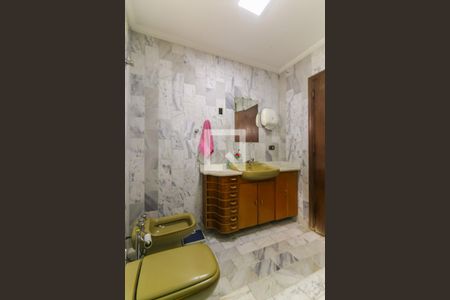 Casa à venda com 1050m², 4 quartos e 2 vagas Casa à venda com 1050m², 4 quartos e 2 vagasBanheiro da Suíte 2