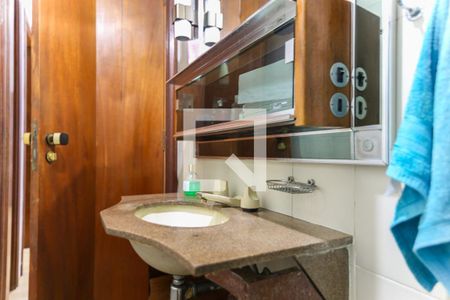 Casa à venda com 1050m², 4 quartos e 2 vagas Casa à venda com 1050m², 4 quartos e 2 vagasBanheiro Social