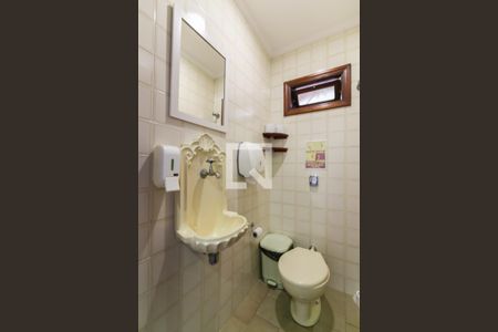 Casa à venda com 1050m², 4 quartos e 2 vagas Casa à venda com 1050m², 4 quartos e 2 vagasLavabo