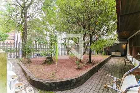 Casa à venda com 1050m², 4 quartos e 2 vagas Casa à venda com 1050m², 4 quartos e 2 vagasJardim