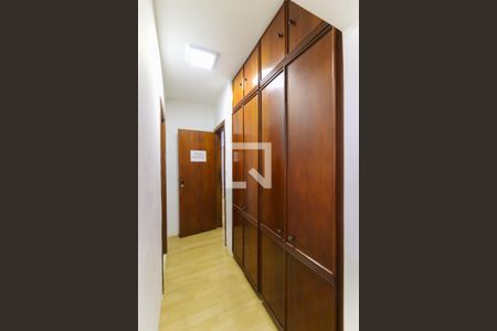 Casa à venda com 1050m², 4 quartos e 2 vagas Casa à venda com 1050m², 4 quartos e 2 vagasQuarto 4