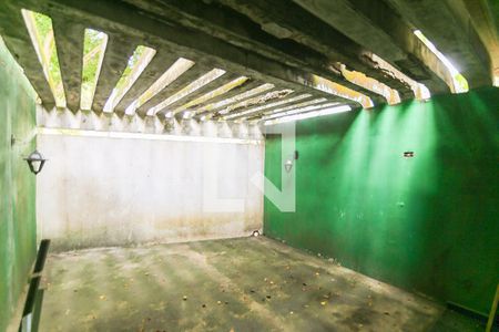 Casa à venda com 1050m², 4 quartos e 2 vagas Casa à venda com 1050m², 4 quartos e 2 vagasVaranda