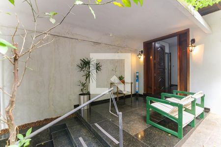 Casa à venda com 1050m², 4 quartos e 2 vagas Casa à venda com 1050m², 4 quartos e 2 vagasEntrada