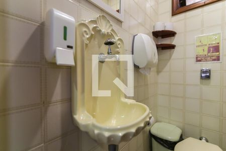 Casa à venda com 1050m², 4 quartos e 2 vagas Casa à venda com 1050m², 4 quartos e 2 vagasLavabo