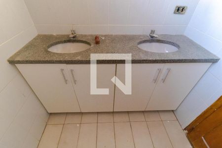 Casa à venda com 297m², 3 quartos e 2 vagasBanheiro