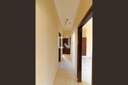 Casa à venda com 297m², 3 quartos e 2 vagasCorredor