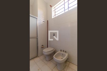 Casa à venda com 297m², 3 quartos e 2 vagasBanheiro