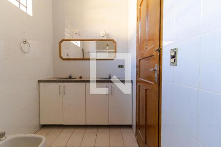 Casa à venda com 297m², 3 quartos e 2 vagasBanheiro