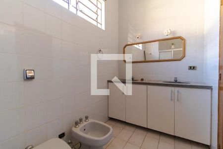 Casa à venda com 297m², 3 quartos e 2 vagasBanheiro