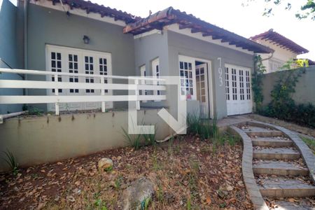 Casa à venda com 297m², 3 quartos e 2 vagasFachada
