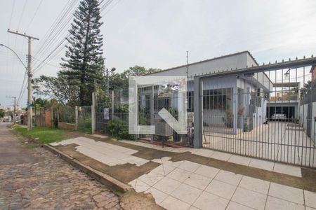 Casa à venda com 150m², 2 quartos e 4 vagas Casa à venda com 150m², 2 quartos e 4 vagasFachada