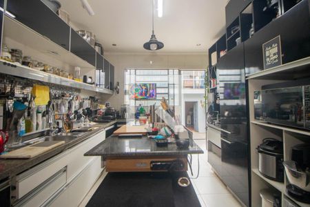 Casa à venda com 150m², 2 quartos e 4 vagas Casa à venda com 150m², 2 quartos e 4 vagasCozinha