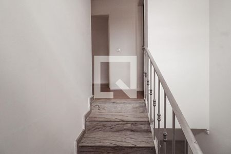 Casa à venda com 120m², 3 quartos e 2 vagasEscada