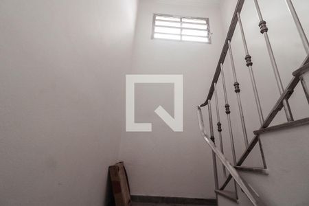 Casa à venda com 120m², 3 quartos e 2 vagasEscada