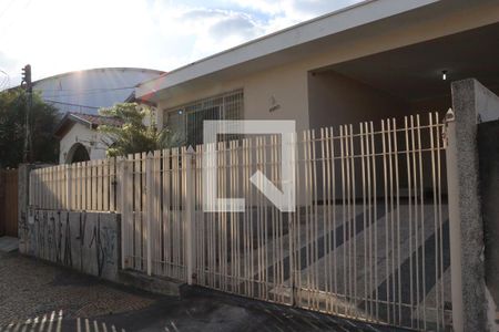 Casa à venda com 260m², 4 quartos e 6 vagasFachada