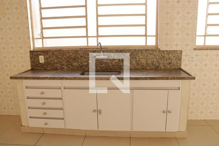 Casa à venda com 260m², 4 quartos e 6 vagasCozinha 