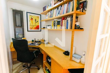 Apartamento à venda com 200m², 2 quartos e 3 vagasEscritório