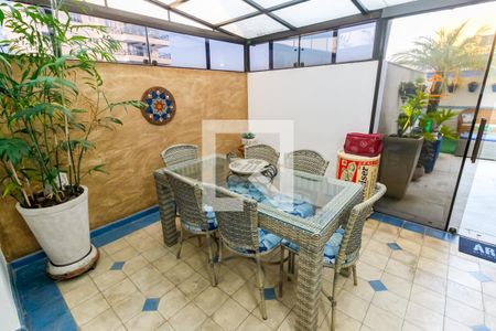 Apartamento à venda com 200m², 2 quartos e 3 vagasChurrasqueira