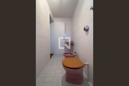 Banheiro de apartamento à venda com 1 quarto, 41m² em Menino Deus, Porto Alegre