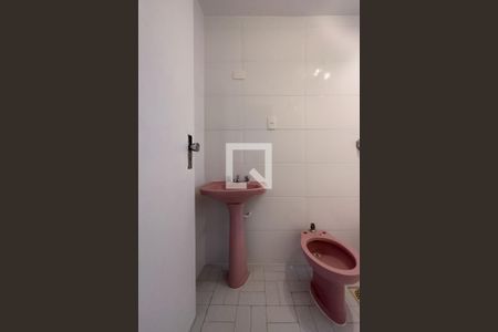 Banheiro de apartamento à venda com 1 quarto, 41m² em Menino Deus, Porto Alegre