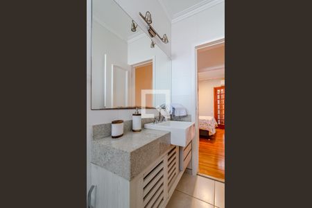 Casa à venda com 350m², 4 quartos e 5 vagasBanheiro 2