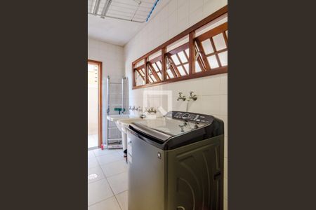 Casa à venda com 350m², 4 quartos e 5 vagasÁrea de serviço