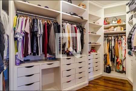 Casa à venda com 350m², 4 quartos e 5 vagasCloset da suíte