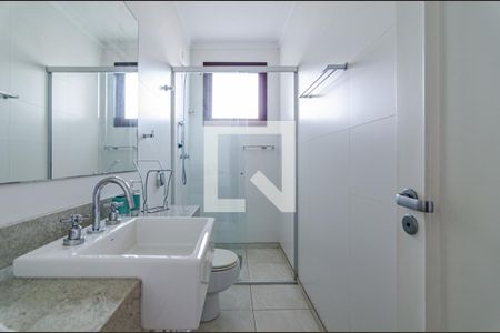 Casa à venda com 350m², 4 quartos e 5 vagasBanheiro 2