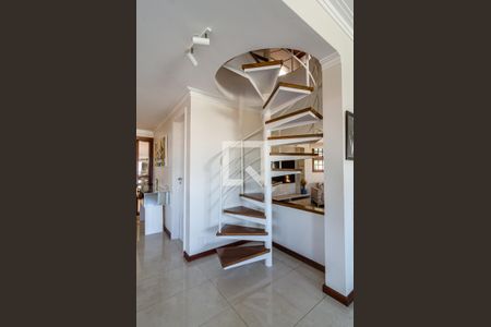 Casa à venda com 350m², 4 quartos e 5 vagasEscada