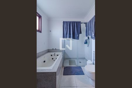 Casa à venda com 350m², 4 quartos e 5 vagasBanheiro da suíte