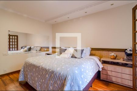 Casa à venda com 350m², 4 quartos e 5 vagasSuíte