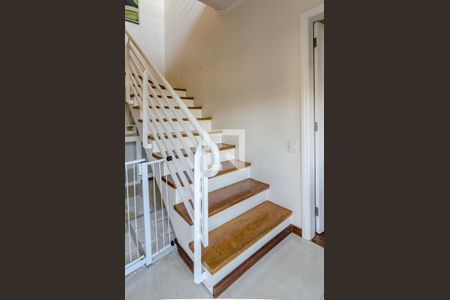 Casa à venda com 350m², 4 quartos e 5 vagasEscada