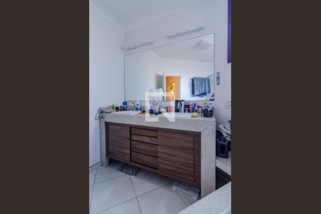 Casa à venda com 350m², 4 quartos e 5 vagasBanheiro da suíte