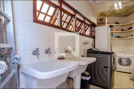 Casa à venda com 350m², 4 quartos e 5 vagasÁrea de serviço